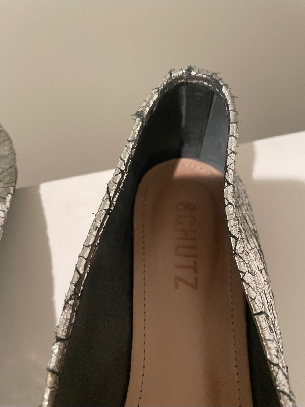 Schutz crackle silver metallic leather ballet flats Anthropologie size 7 fit 8 - Picture 4 of 6